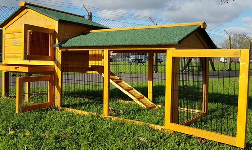 Large smokey rabbit hutch - xl,